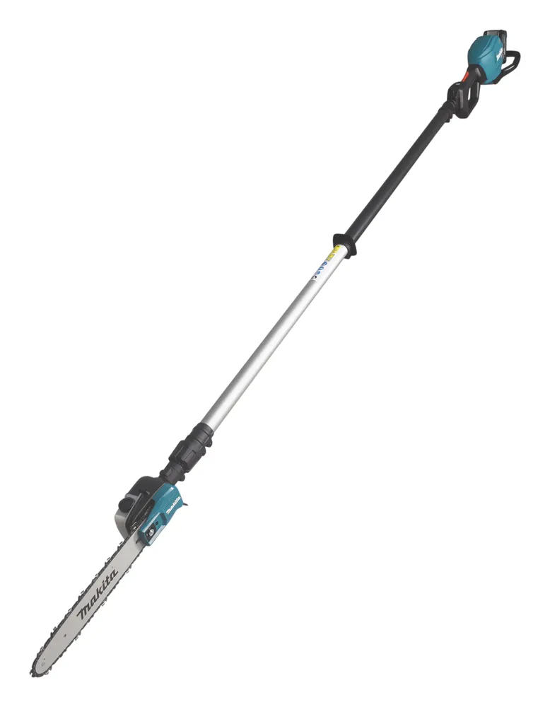 Pildil on Makita akutoitel teleskoop-oksasaag UA004GM101, XGT, mida saab kasutada kõrgete okste lõikamiseks.