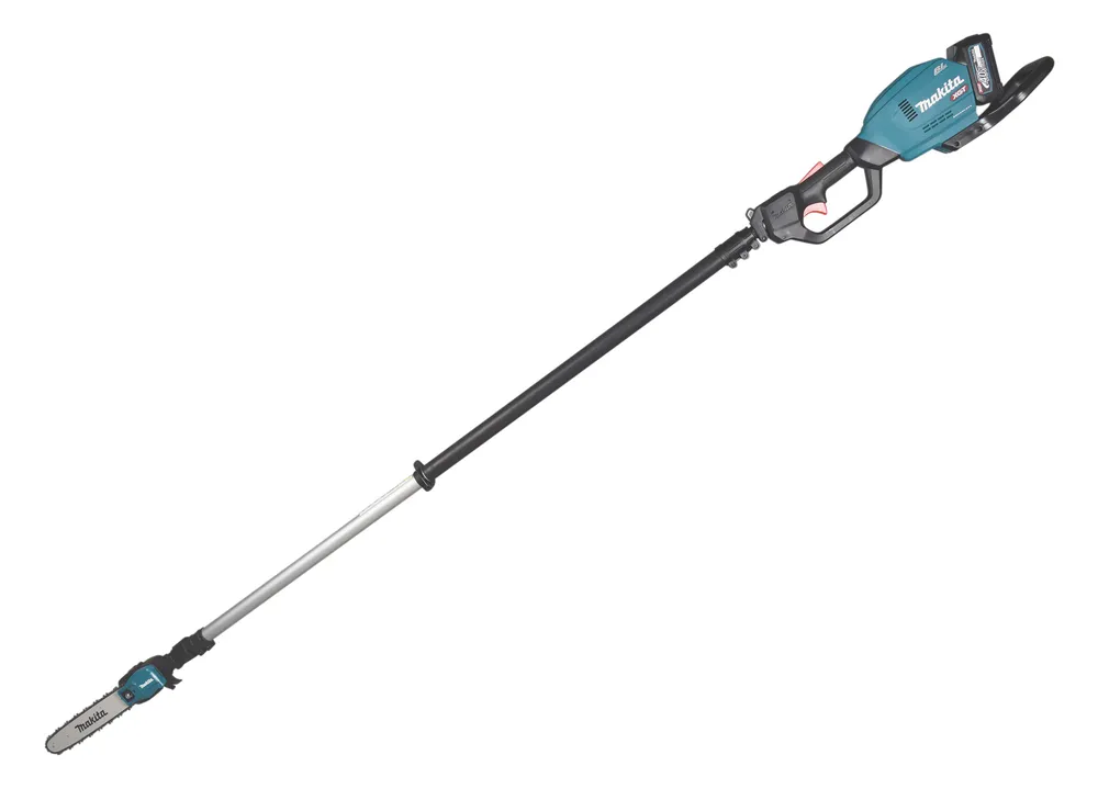 Pildil on Makita akutoitel teleskoop-oksasaag UA004GM101, XGT, mida näidatakse valgel taustal.