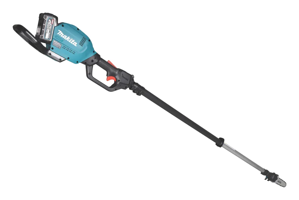 Pildil on valge taustaga Makita akutoitel teleskoop-oksasaag UA004GM101, XGT.