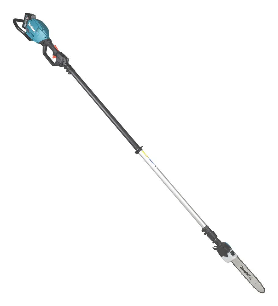 Pildil on Makita akutoitel teleskoop-oksasaag UA004GM101, XGT, mida saab kasutada kõrgete okste lõikamiseks.