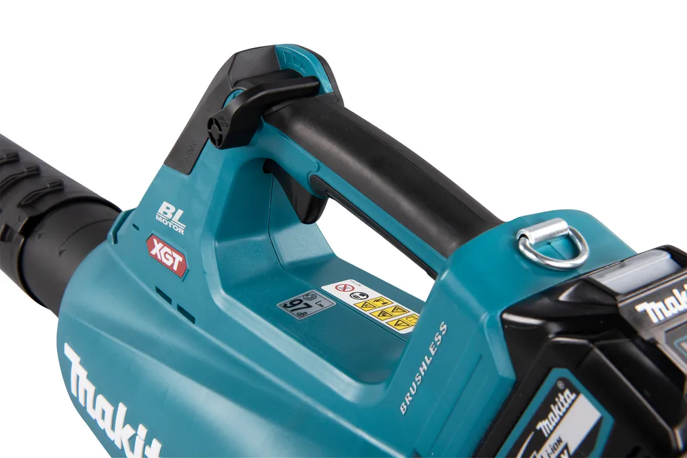 Pildil on näha Makita akupuhuri UB001GZ XGT osa, kus on märgitud BL mootor ja XGT logo.