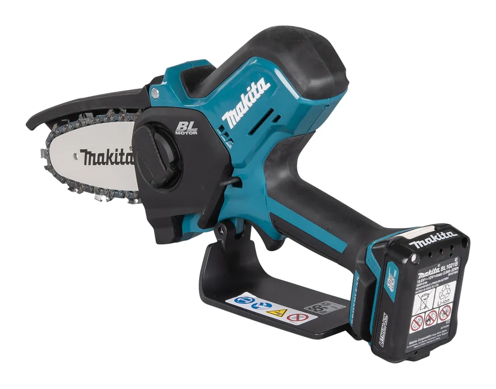 Pildil on näha Makita akuoksasaag UC100DWA.