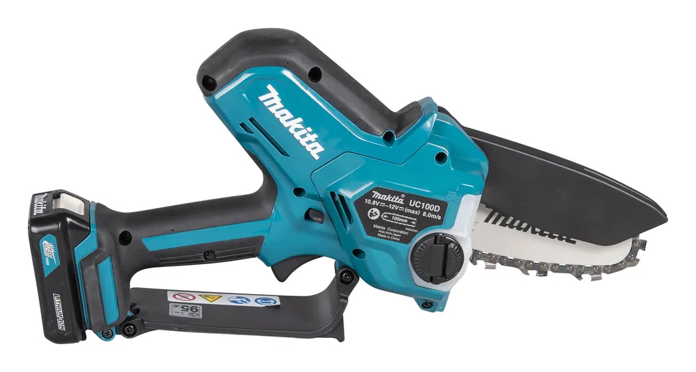 Pildil on näha Makita akuoksasaag UC100DWA koos akuga.