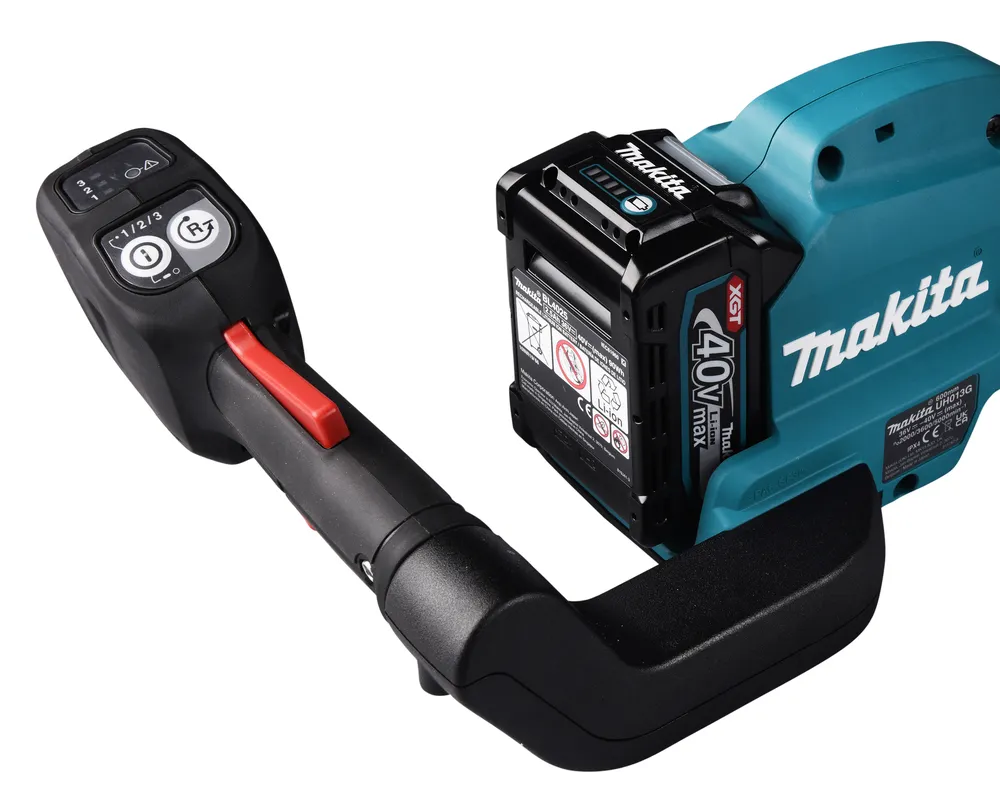 Pildil on Makita akuhekilõikur UH013GZ koos akuga, näidates juhtnuppe, käepidet ja tööriista põhiosa.
