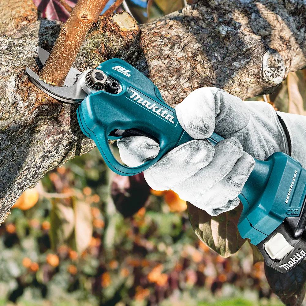 Аккумуляторные сучкорезы Makita UP100DZ, без аккумулятора и зарядного устройства