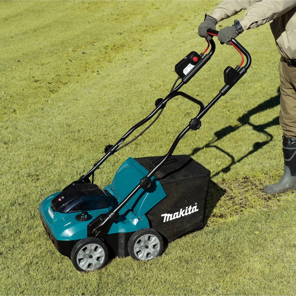 Аккумуляторный аэратор газона Makita UV001GZ XGT, без аккумулятора и зарядного устройства