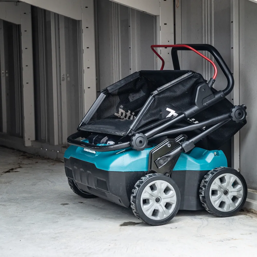 Аккумуляторный аэратор газона Makita UV001GZ XGT, без аккумулятора и зарядного устройства