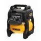 Pildil on DeWalt DCC1054N akutoitel kompressor, millel on must korpus, kollane paak ja integreeritud käepide.