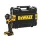 Pildil on DeWalt DCF922NT akulöökmutrikeeraja koos musta kohvriga.