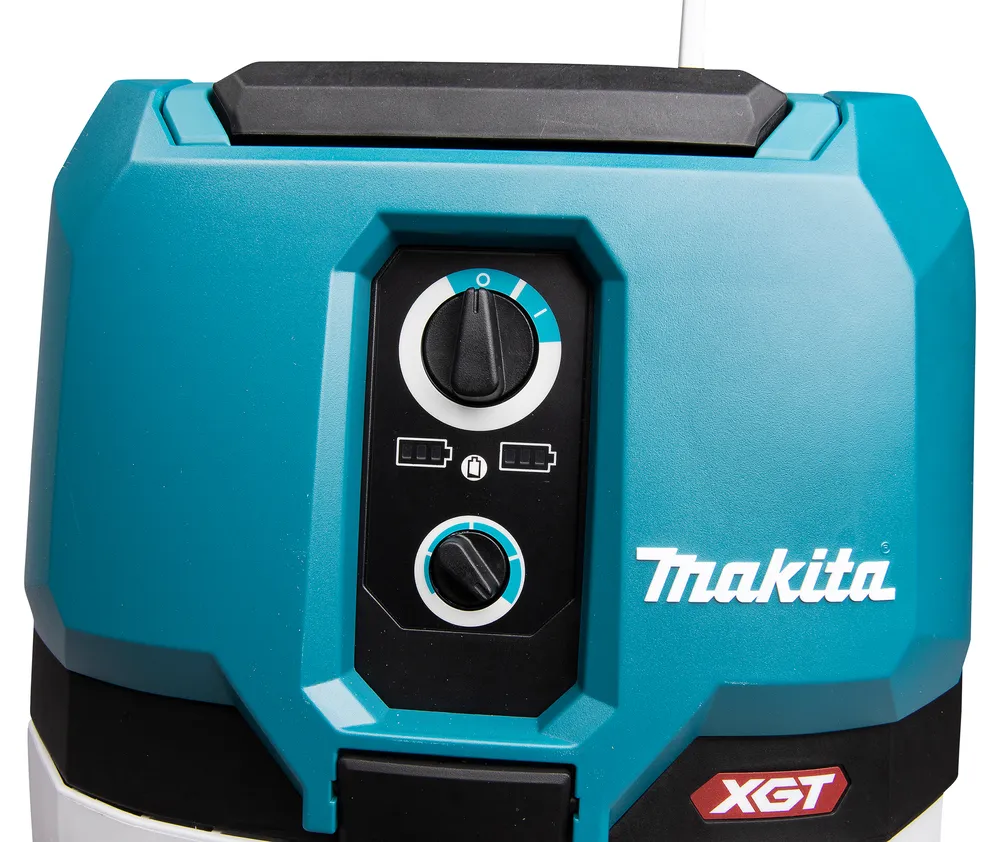 See pilt näitab Makita akuga vee- ja tolmuimeja VC003GLZ pealmist osa, kus on näha kaks pöördlülitit ja patareinäidikud.