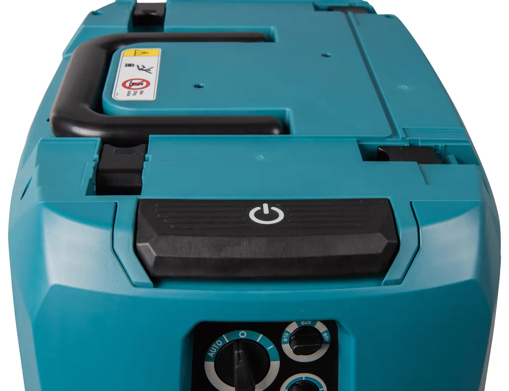 Pildil on Makita akuga vee- ja tolmuimeja VC006GMZ01 juhtpaneel.