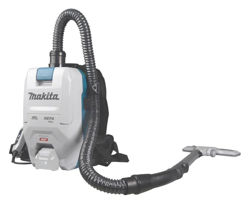 Pildil on Makita VC008GZ akutolmuimeja koos voolikute ja otsikuga.