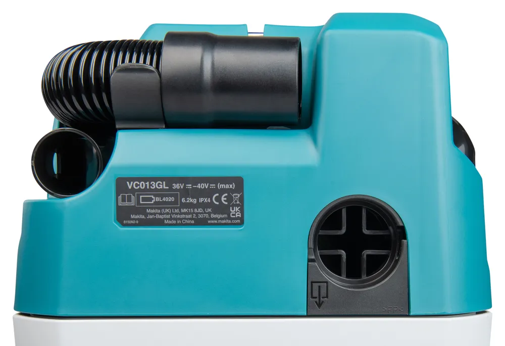 Pildil on näha Makita akutoitel vee- ja tolmuimeja VC013GLZ, XGT detail, kus on kujutatud must voolik ja sinine korpus.