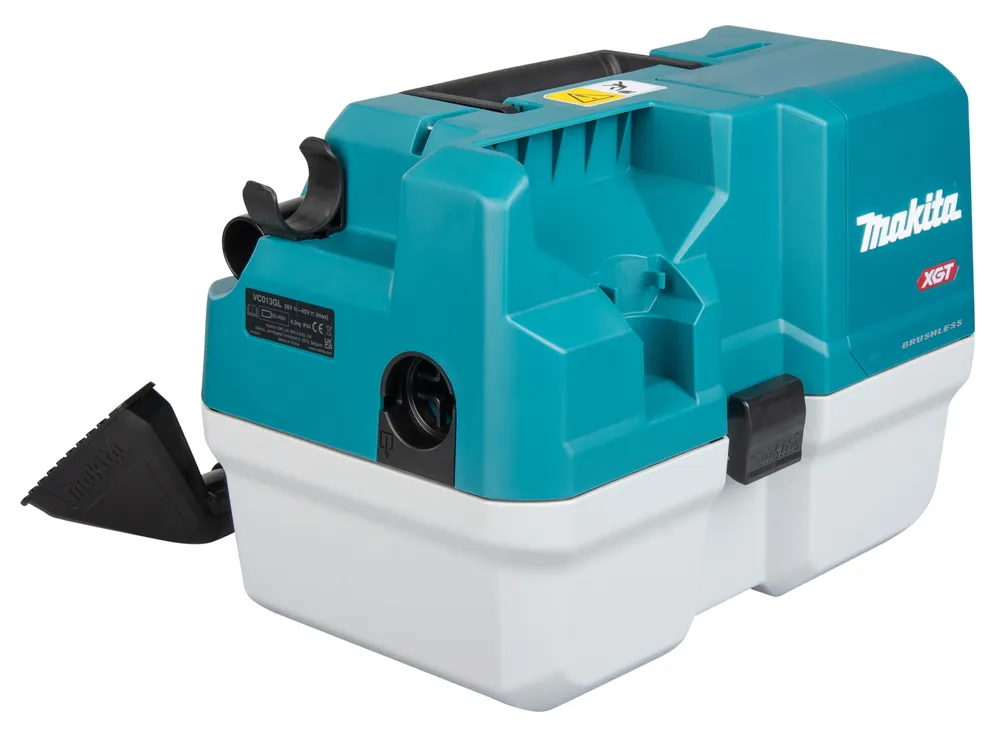 Pildil on Makita akutoitel vee- ja tolmuimeja VC013GLZ, millel on painduv must voolik ja otsak.