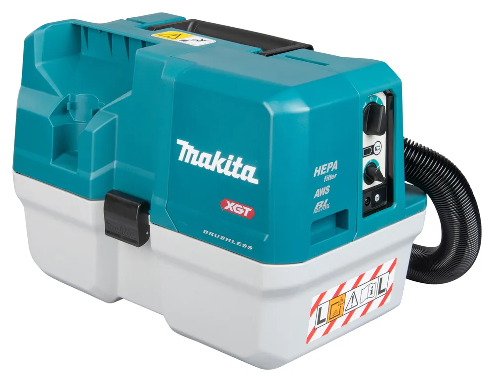Pildil on näha Makita akutoitel vee- ja tolmuimeja VC013GLZ, XGT, mis on valmistatud plastikust ja millel on brändi logo.