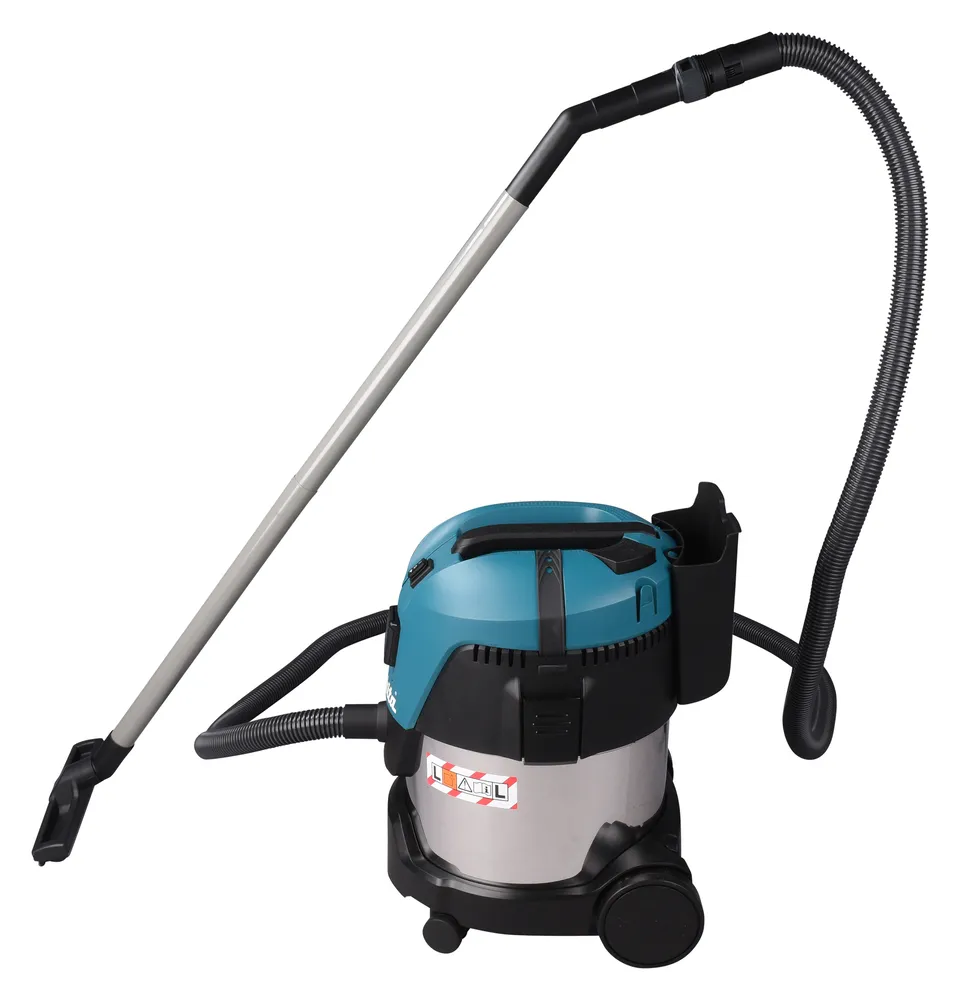 Pildil on Makita vee- ja tolmuimeja VC2012L, millel on toru ja otsik.