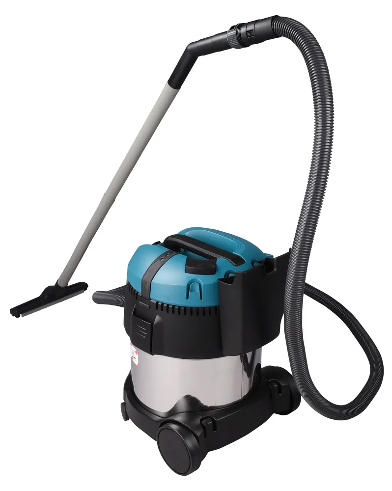 Pildil on Makita vee- ja tolmuimeja VC2012L, millel on toru ja otsik.