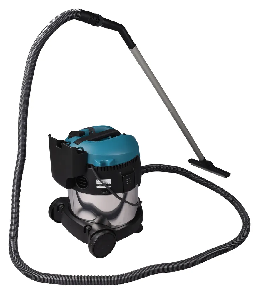 Pildil on Makita vee- ja tolmuimeja VC2012L, millel on voolik, toru ja otsik.