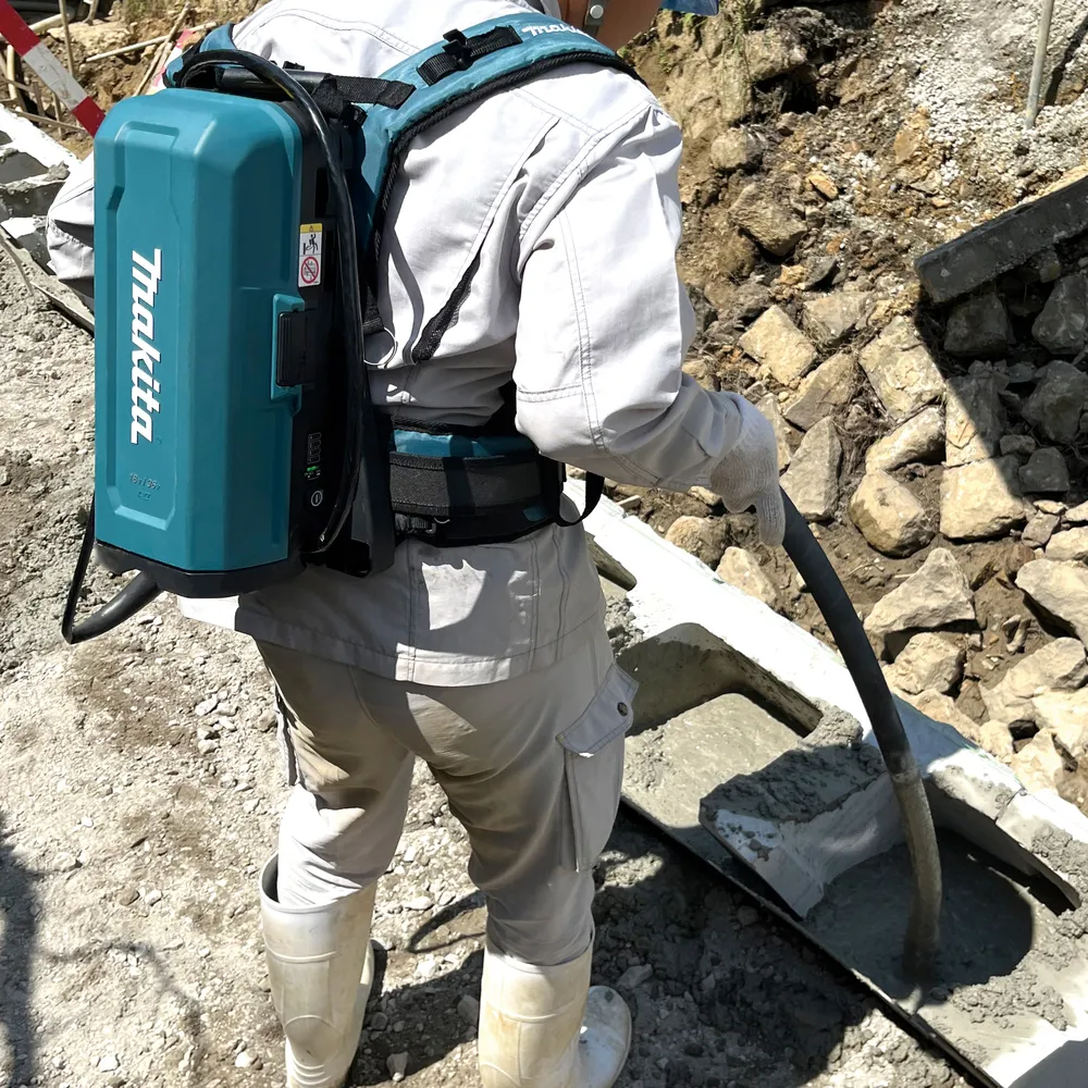 Makita cordless concrete vibrator VR001CZ, without battery and charger