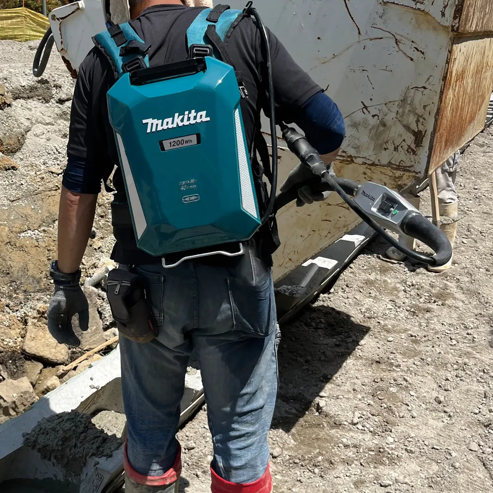 Makita cordless concrete vibrator VR001CZ, without battery and charger