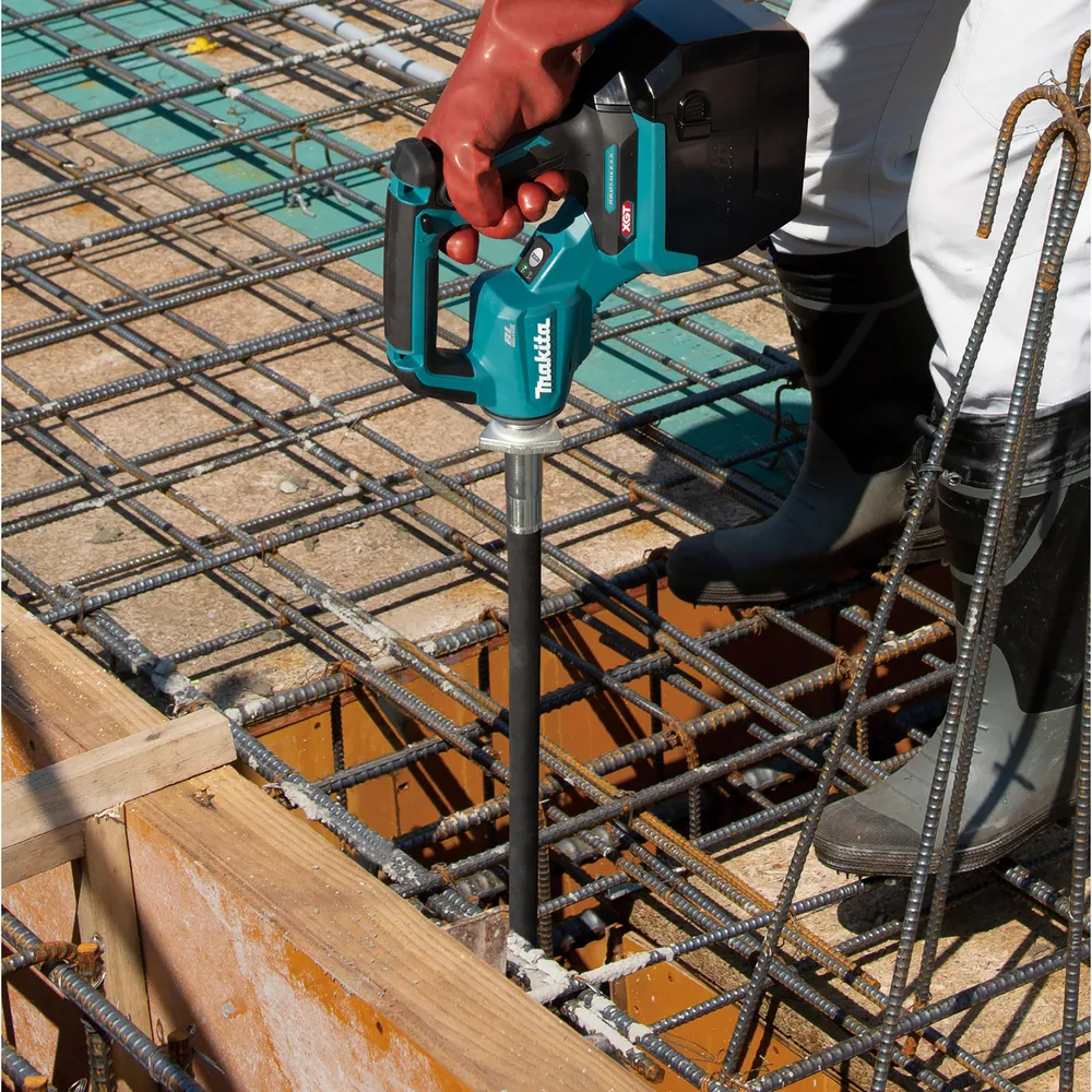 Makita cordless concrete vibrator VR001GZ, without battery and charger