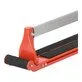 Pildil on näha Yato PROFESSIONAL TILE CUTTER 1650 MM, millel on punane raam, mustad kummist alusribad ja lõiketeraga juhik.
