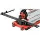 Pildil on näha punane Yato PROFESSIONAL TILE CUTTER 1300 MM, millel on mõõteskaala ja lõikemehhanism.