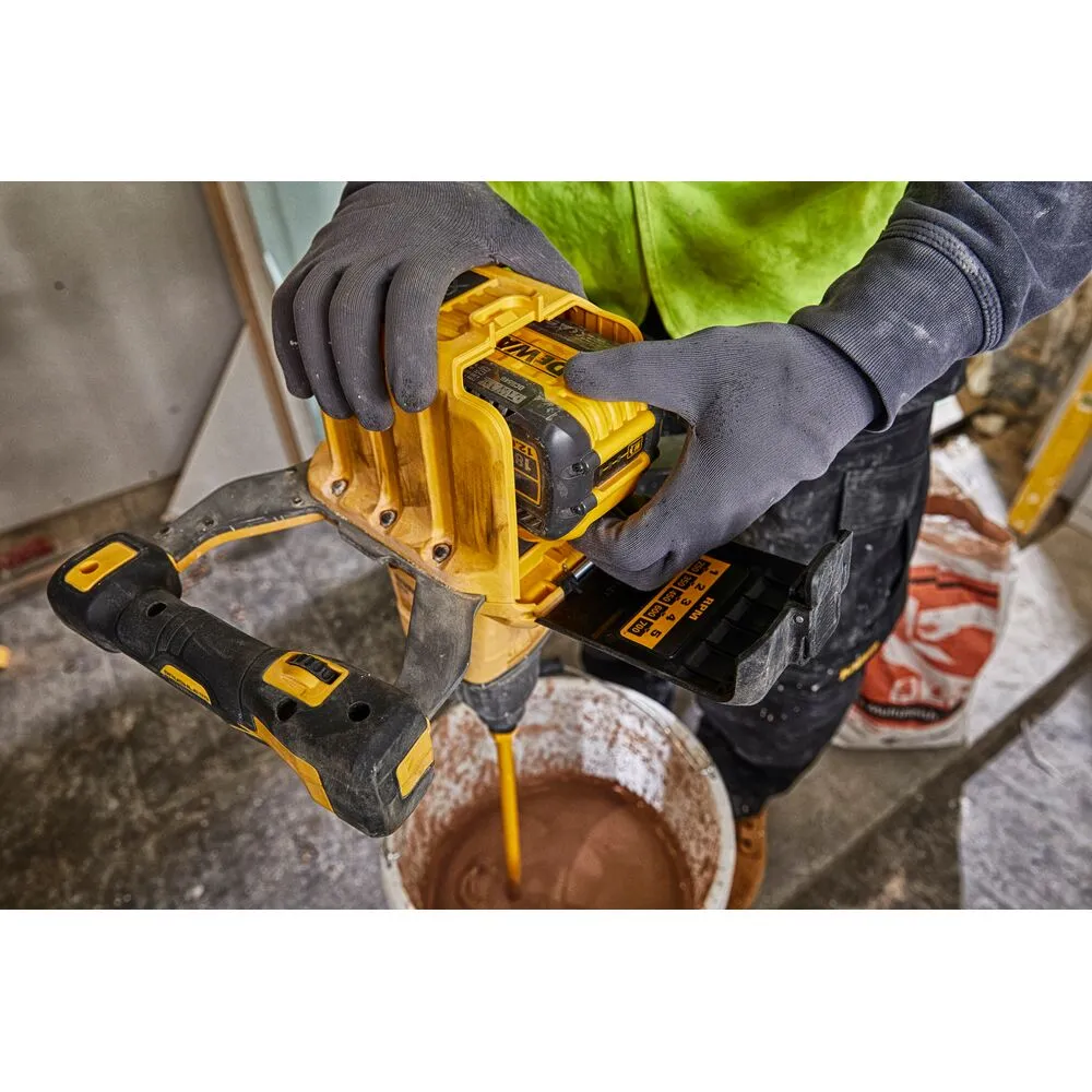 Pildil on DeWalt XR Flexvolt 18/54 V 12,0 Ah aku, millel on kollane ja must värvilahendus ning mis näitab aku tehnilisi...