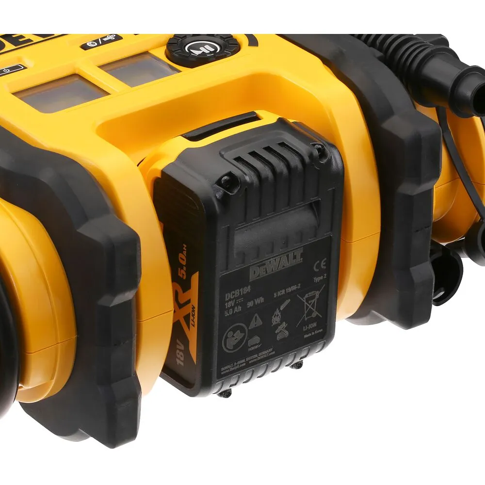 Pildil on kujutatud DeWalt akutoitel kompressor DCC018N koos selle 18V 5.0Ah XR Li-Ion akuga.