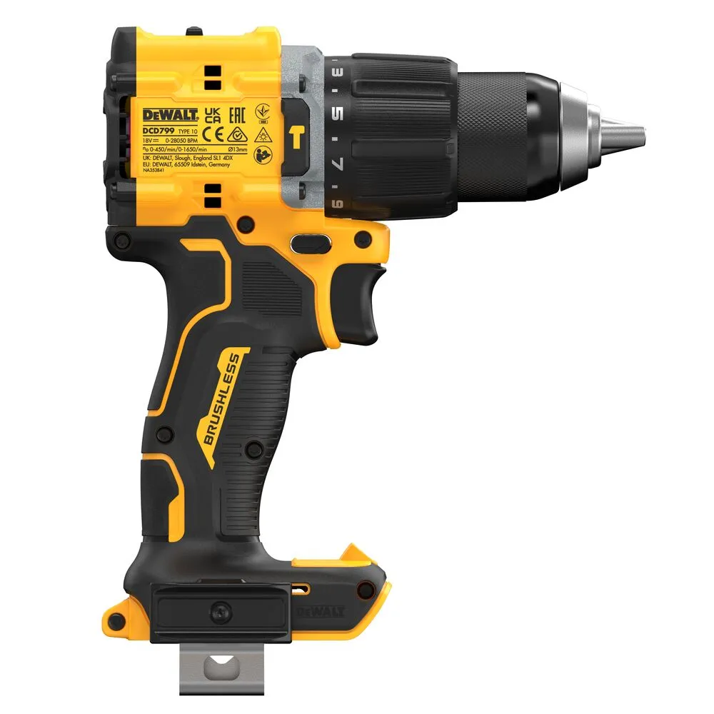 Pildil on näha uus, kollase-musta värvi DeWalt akulööktrell DCD799NT, millel on selgelt näha tootja logo ja mudelitähis.