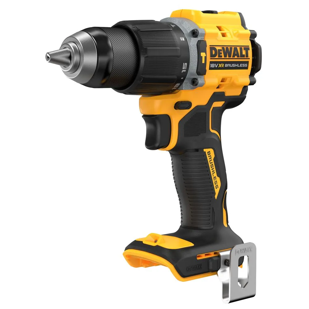 Pildil on kujutatud DeWalt akulööktrell DCD799N, mis on kollast ja musta värvi ning millel on metallist klamber.