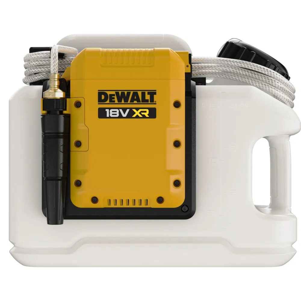 Pildil on näha DeWalt 18V XR akutoitel pumbaga veepaak DCE6820N koos vooliku ja pihustiga.