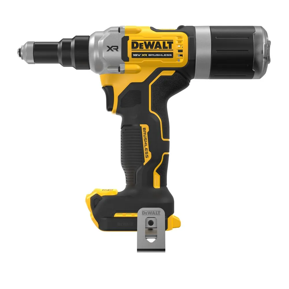 Pildil on näha DeWalt akutoitel needipüstol, mille küljel on "XR" ja "18V XR BRUSHLESS" märgised.