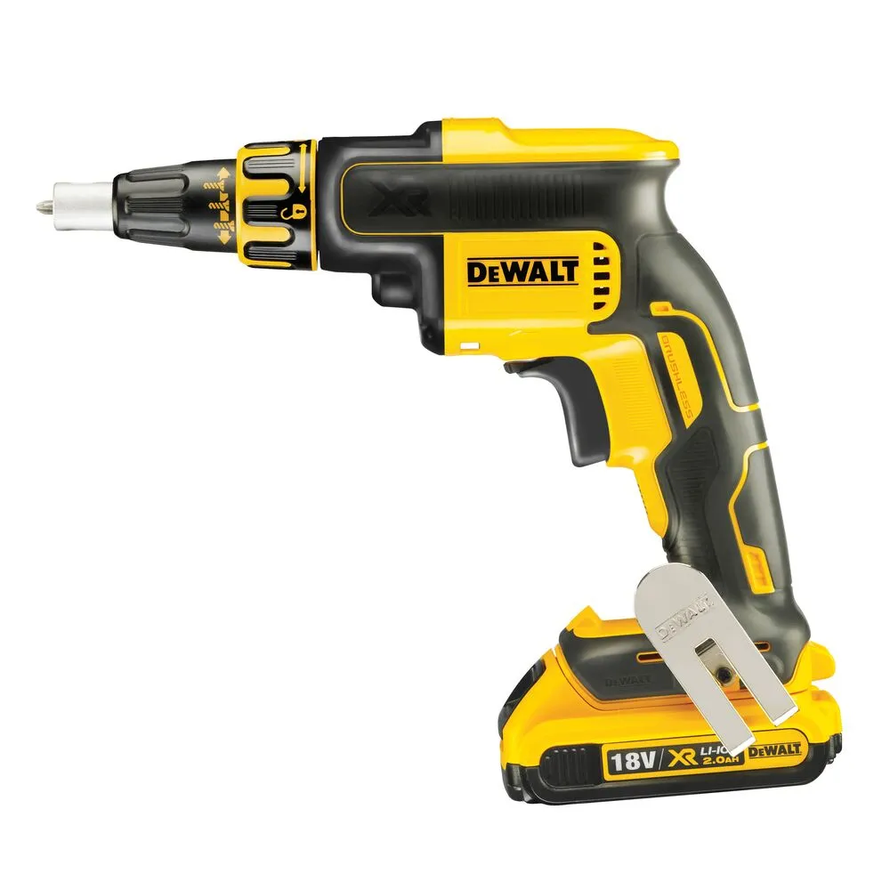 Pildil on DeWalt DCF620D2 akukruvikeeraja, millel on kollane ja must värvilahendus, ning näha on ka selle aku.