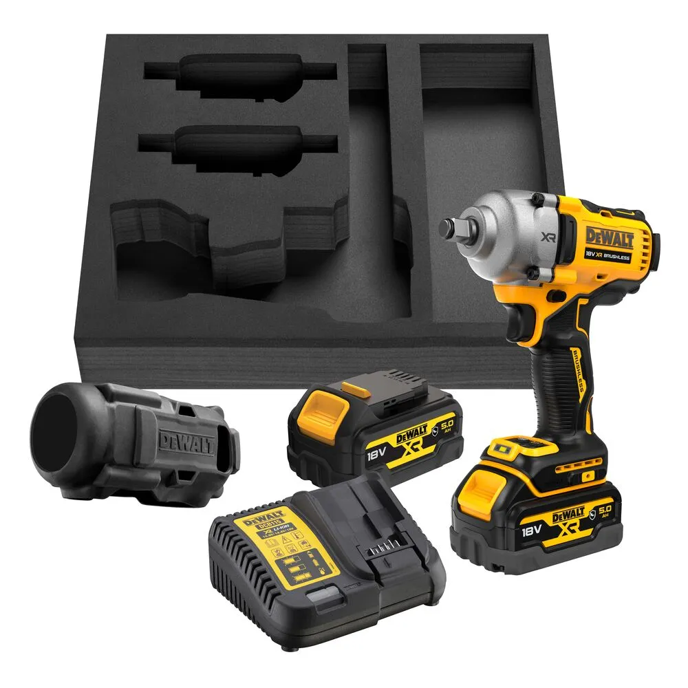Pildil on näha DeWalt akulöökmutrikeeraja koos tarvikutega, nagu patareid, laadija ja tööriistakohver.