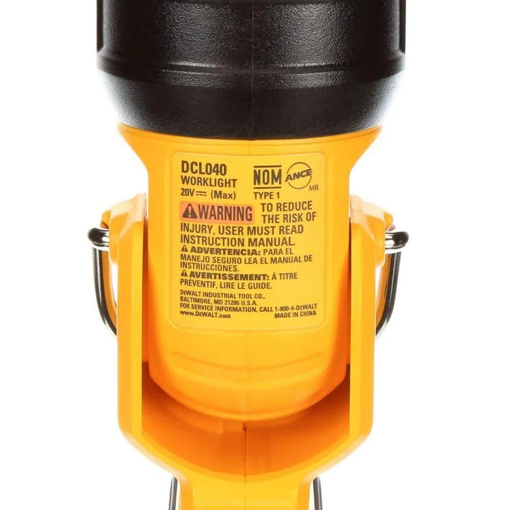 Pildil on näha kollane DeWalt akulamp DCL040-XJ, millel on must ülaosa ja kollane tagakülg, millel on kollane kiri.