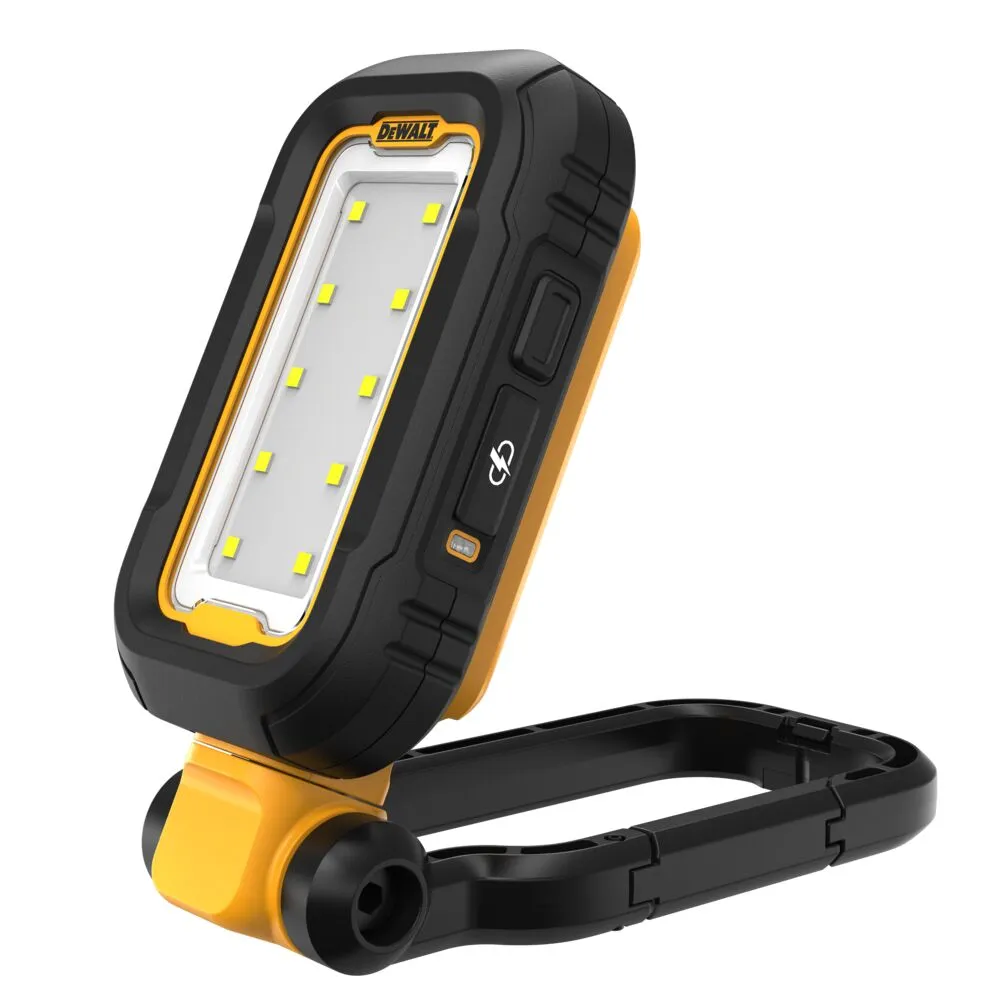 Pildil on kujutatud kollane ja must DeWalt laetav USB-C LED töövalgusti, mis on avatud asendis.