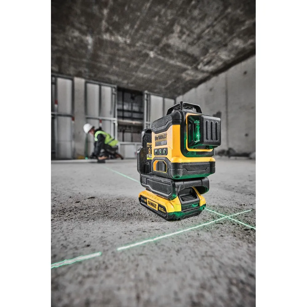Pildil on näha DeWalt ristlaser, millel on selgelt eristuv kollane ja must värvus ning rohelised laserijooned, mis...
