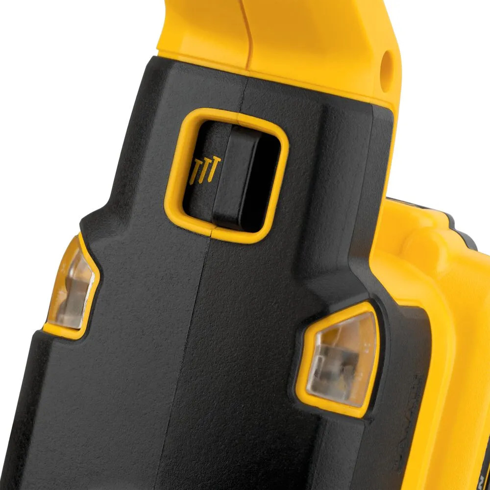 Pildil on näha detail Dewalt 16GA akutoitega naelapüstolist, millel on must korpus ja kollane viimistlus, sealhulgas kolm...