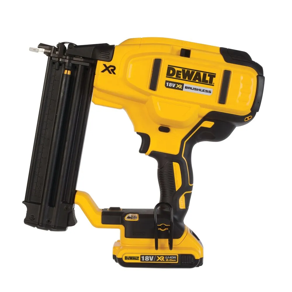 Pildil on näha kollane ja must DeWalt akunaelapüstol DCN680D2 koos akuga.