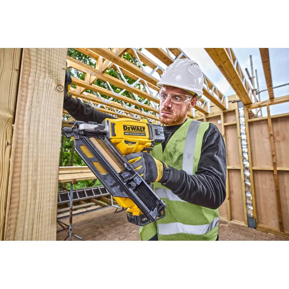 Аккумуляторный гвоздезабивной пистолет DeWalt DCN930P2