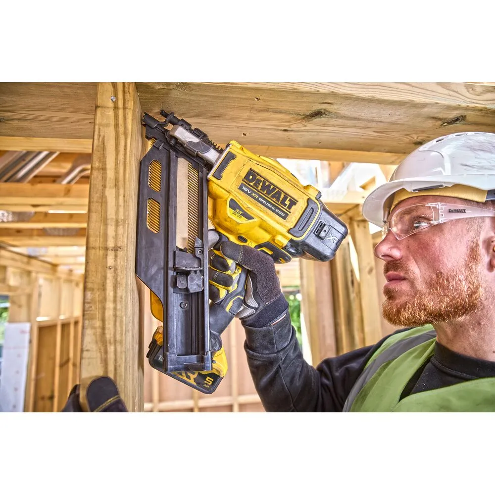 Аккумуляторный гвоздезабивной пистолет DeWalt DCN930P2
