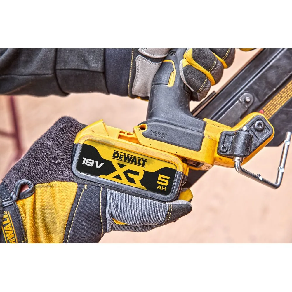 Аккумуляторный гвоздезабивной пистолет DeWalt DCN930P2