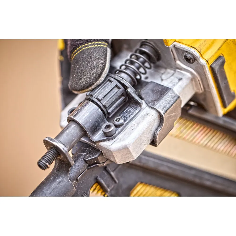 Аккумуляторный гвоздезабивной пистолет DeWalt DCN930P2