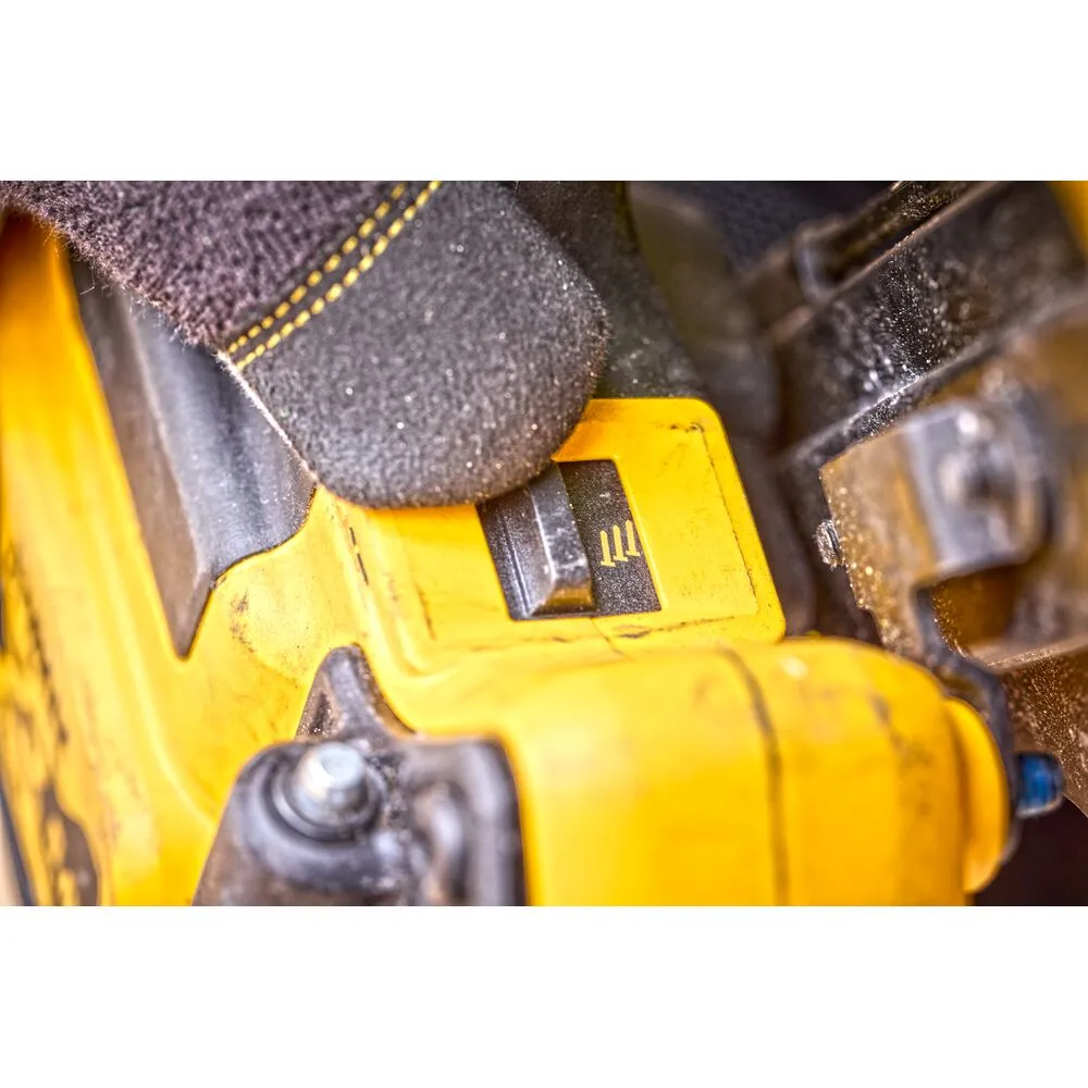 Аккумуляторный гвоздезабивной пистолет DeWalt DCN930P2