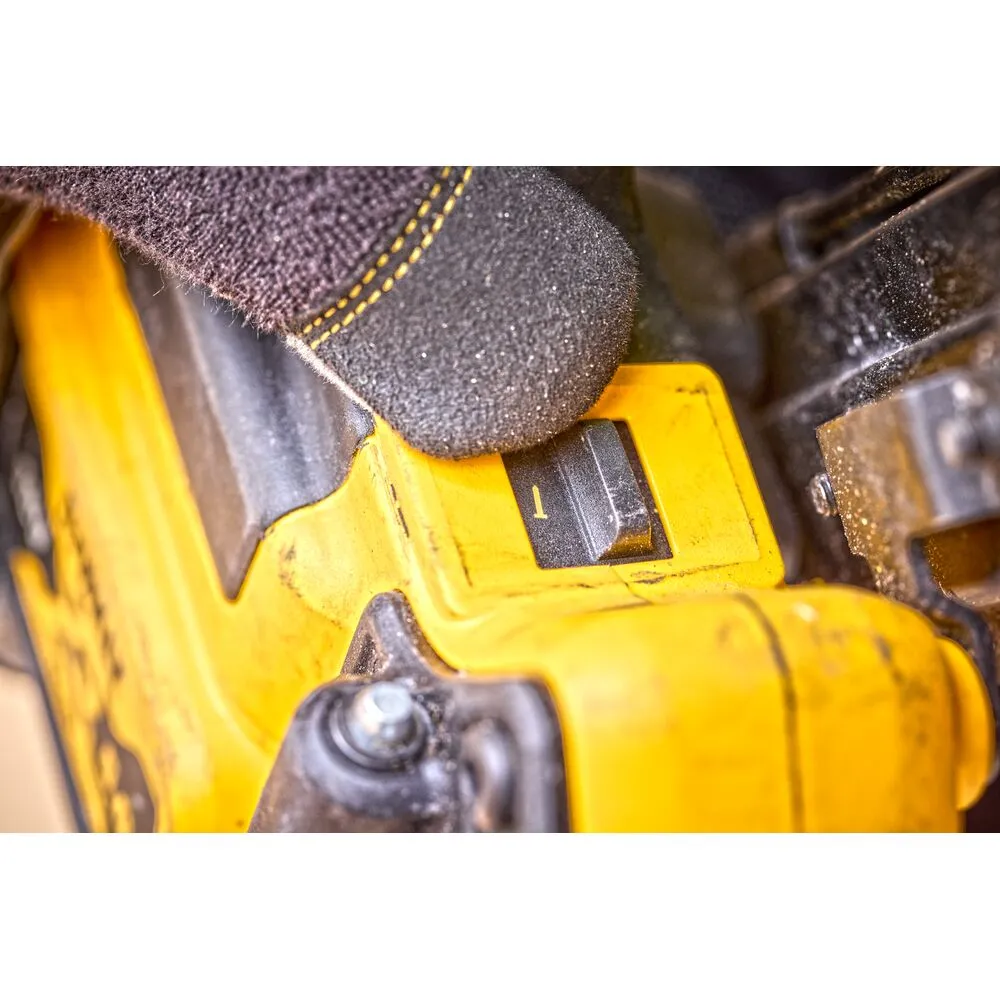 Аккумуляторный гвоздезабивной пистолет DeWalt DCN930P2