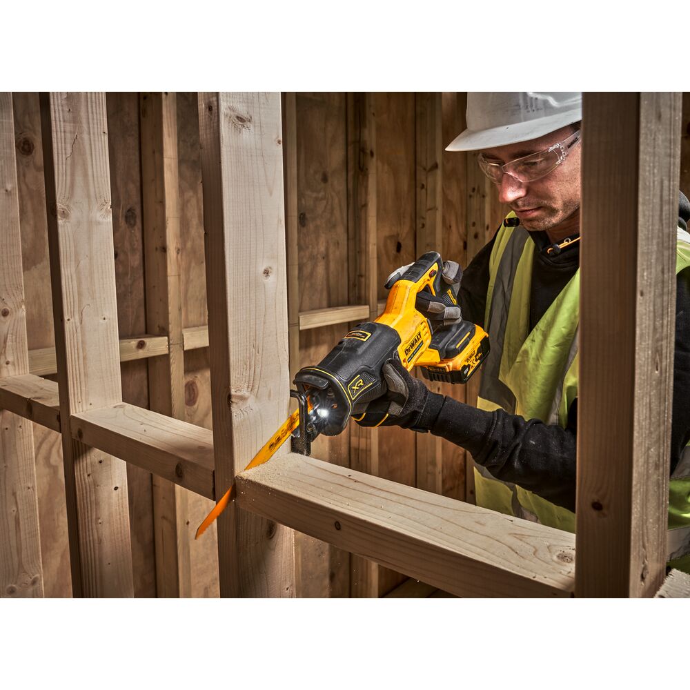 Сабельная пила DeWalt DCS382N, без аккумулятора и зарядного устройства