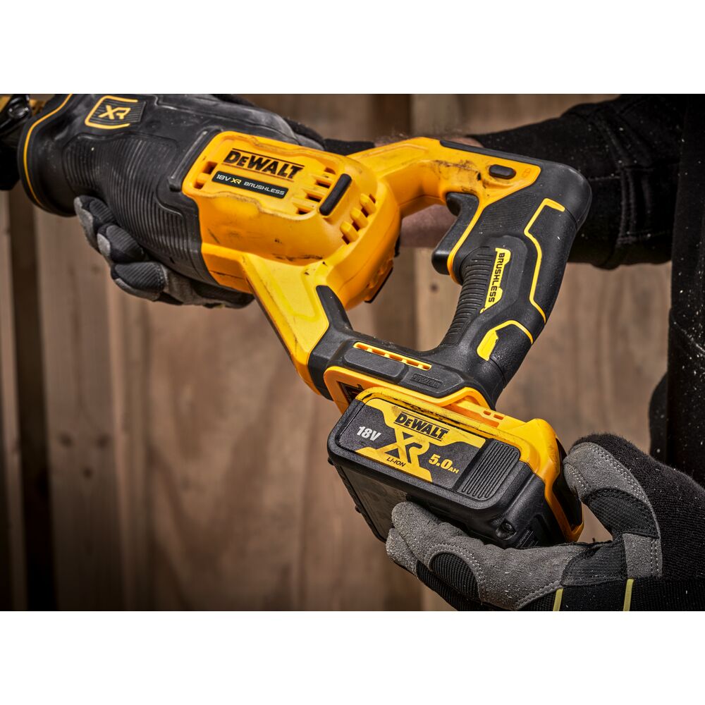 Сабельная пила DeWalt DCS382N, без аккумулятора и зарядного устройства