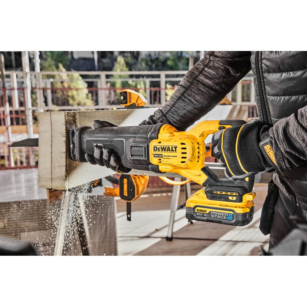 Аккумуляторная сабельная пила DeWalt DCS386H2T