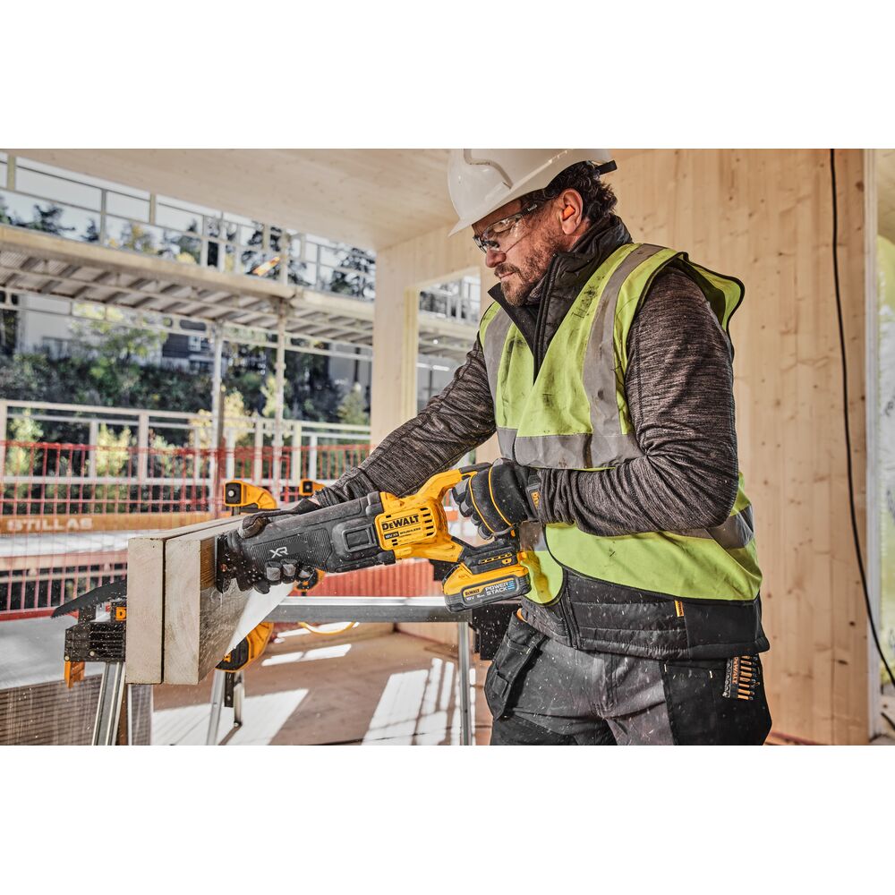 Аккумуляторная сабельная пила DeWalt DCS386H2T